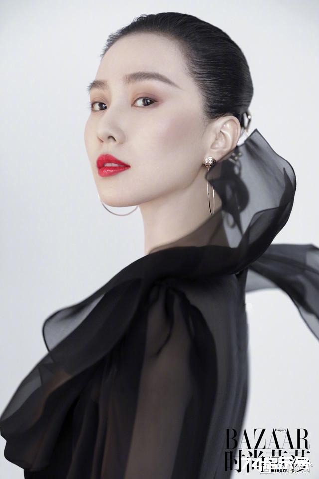 刘诗诗气质好绝！时尚芭莎3月刊释出，手绘封面化身淡彩写意女神
