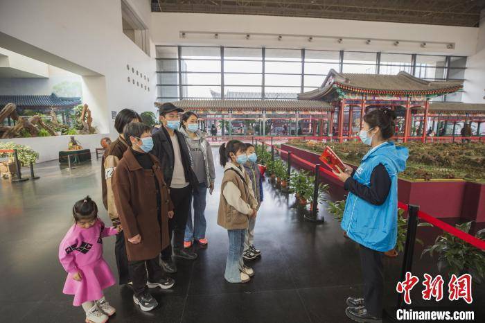 共建共享美好園林 北京市屬公園開啟學雷鋒志願服務活動