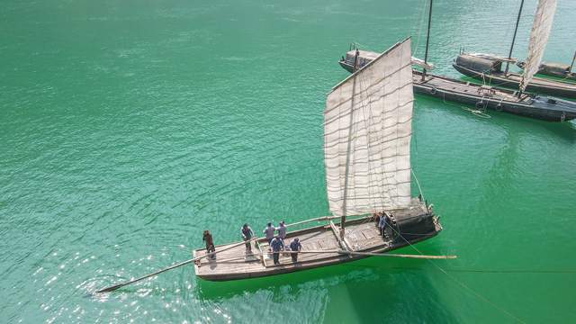 三峽人家風景區，傳統的三峽吊腳樓，巴王寨民俗歌舞很有特色