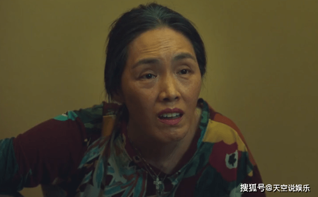 《黑暗榮耀2》兩次為錢出賣女兒，原生家庭才是傷東恩最狠的一把刀