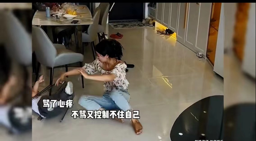 孩子哭鬧，三等父母訓斥，二等父母讨好，一等父母……